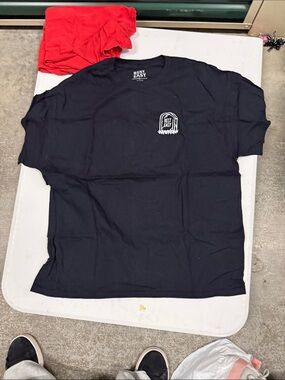 Men's Black Short Sleeve Graphic Tee